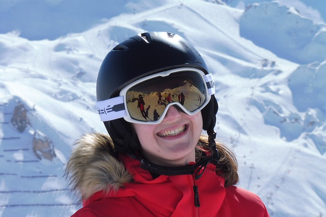 GEMYSE Femme Veste de Ski Imperméable de Montagne Manteau dhiver Extérieur en Polaire Coupe-Vent avec Capuche