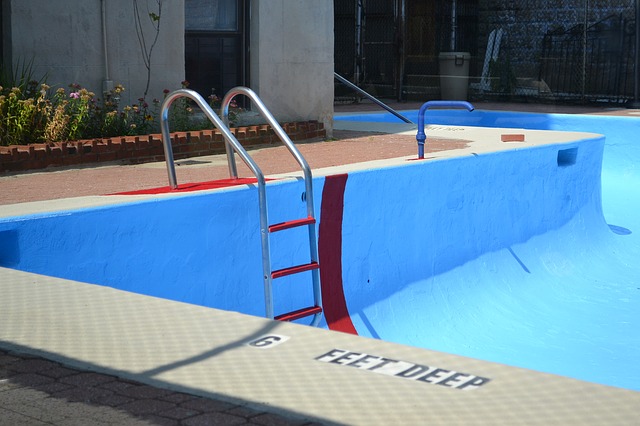 marque echelle de piscine hors sol